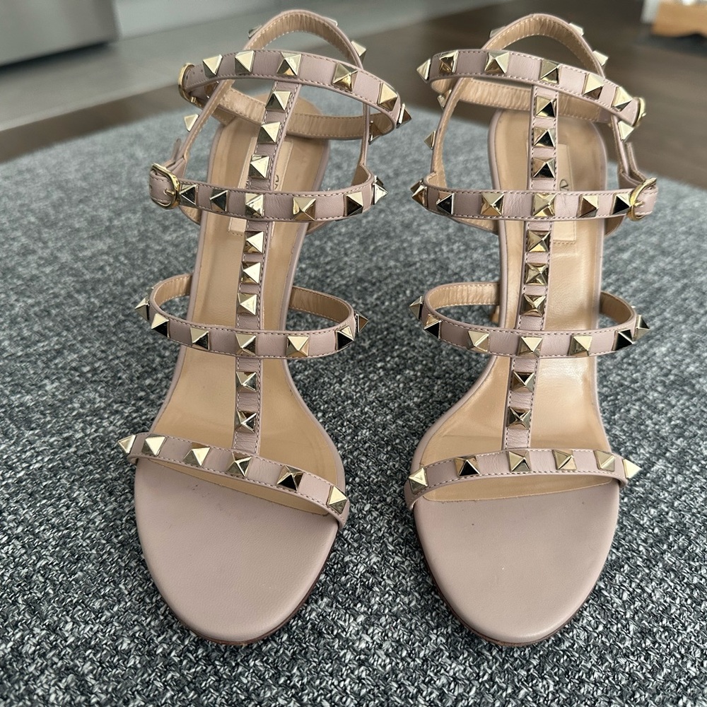 Valentino Garavani Nude Heels